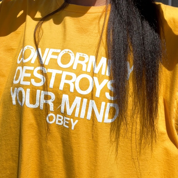 Obey T-shirt - Picture 2 of 2
